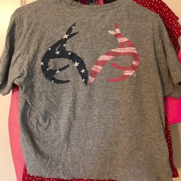 cropped realtree shirt. size S - Picture 2 of 3